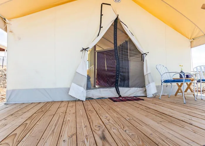 History & Cozy Glamping Luxury tent